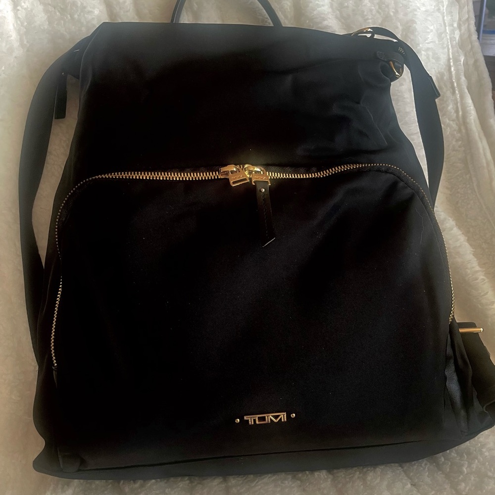 ❤️🇺🇸💋 Beautiful TUMI Black Backpack with Leather and Gold Accents - Picture 2 of 10
